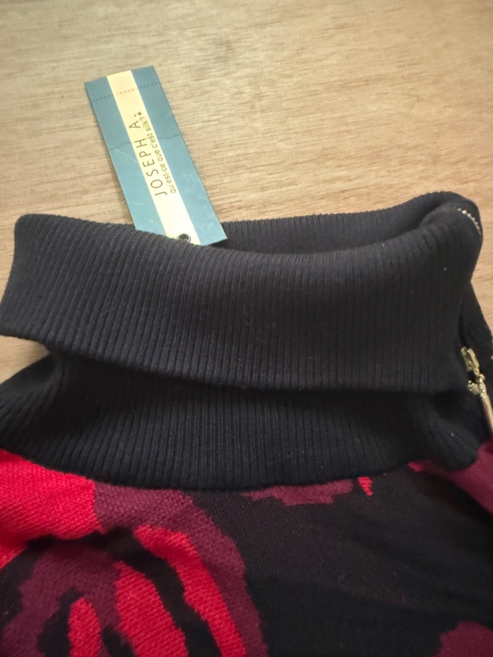 NWT JOSEPH A. Floral Rose Knit Poncho Turtleneck Sweater Sz S Red Black Gold $78 - Picture 5 of 9